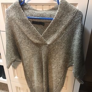 Short sleeve sweater